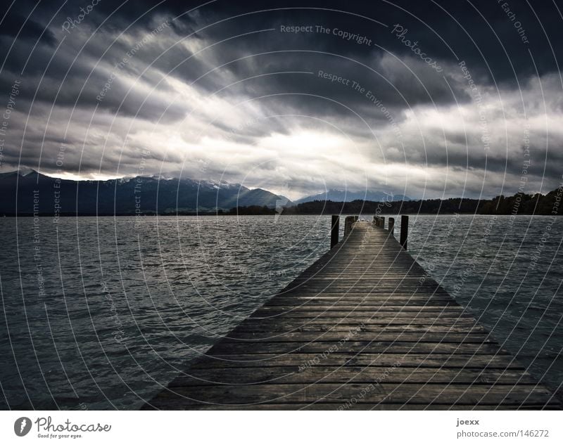 Ende und Hoffnung aufwärts schlechtes Wetter Chiemsee dunkel Einsamkeit Ente Erkenntnis Fußweg Berge u. Gebirge gehen Gewässer Gewitter Himmel himmlisch hoch