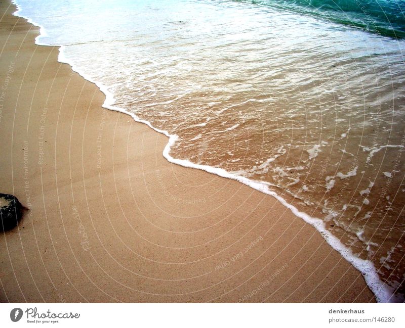 Stein am Strand Sandstrand Küste Wellen Meer Indischer Ozean gelb Schaum weiß Afrika Wasserwellen blau nass Blauton Ferien & Urlaub & Reisen schön Erholung