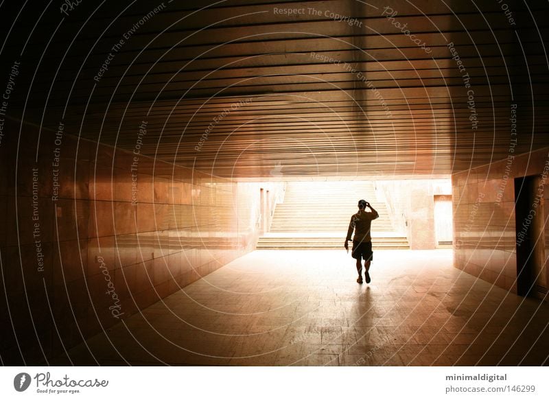 Lichtblick Hoffnung Ausgang Einsamkeit Tunnel Trauer Vergänglichkeit Tod Himmel Tor Ende Beginn Schatten Flucht Gegenlicht