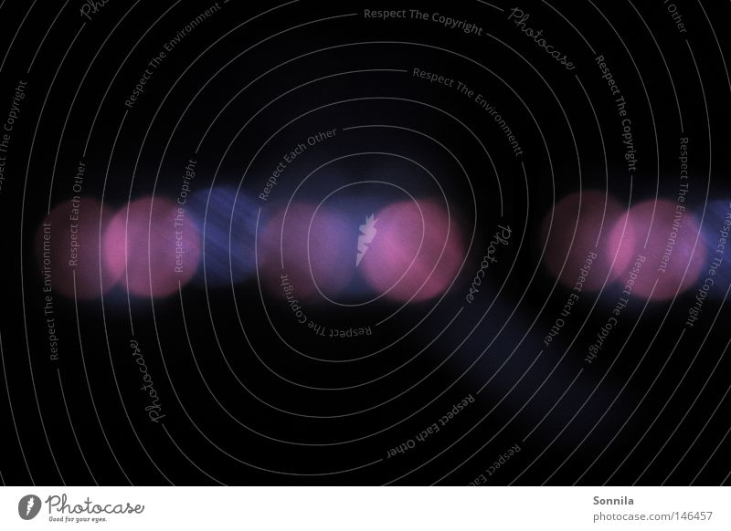 Violett farbene Lichter violett Farbe blau hell strahlend Punkt Strukturen & Formen dunkel schwarz Beleuchtung leuchten