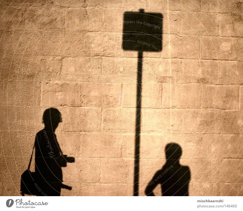 Bis hier und nicht weiter Schatten hell dunkel Wand Europa Deutschland Sachsen-Anhalt Magdeburg Stein Selbstportrait Fotograf Fröhlichkeit