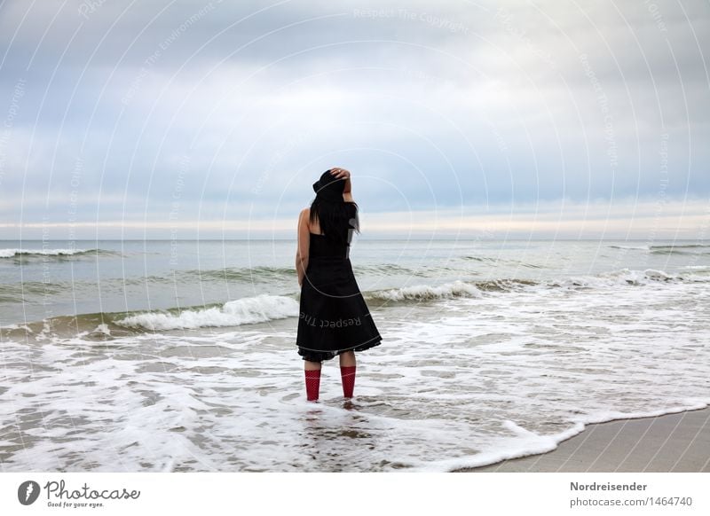 Endlich da..... harmonisch Sinnesorgane Erholung ruhig Ferien & Urlaub & Reisen Ferne Meer Mensch feminin Frau Erwachsene Urelemente Wasser Himmel Wellen Strand