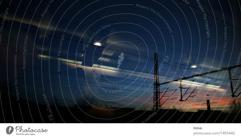 Nightlines Technik & Technologie Energiewirtschaft Oberleitung Himmel Nachthimmel Schienenverkehr Bahnfahren Eisenbahn Personenzug Bewegung