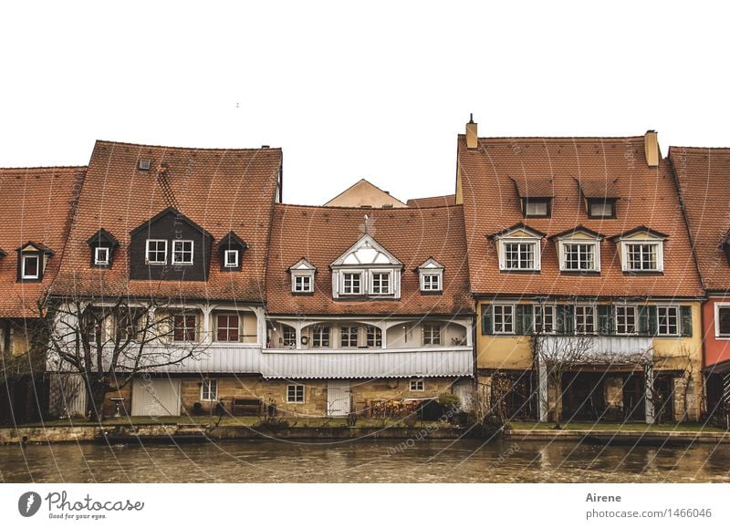 gemeinsam sind wir stark Wasser schlechtes Wetter Fluss Bamberg Fischerdorf Stadt Altstadt Menschenleer Häuserzeile Fassade Balkon Fenster Dach Sehenswürdigkeit