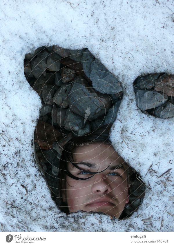 Ötzi Eis Gesicht Tiergesicht Stein Schnee kalt Haarsträhne Gänsehaut Haaransatz ungeheuerlich Loch Golfloch Höhle Öffnung Mensch Haare & Frisuren Nase Mund Auge