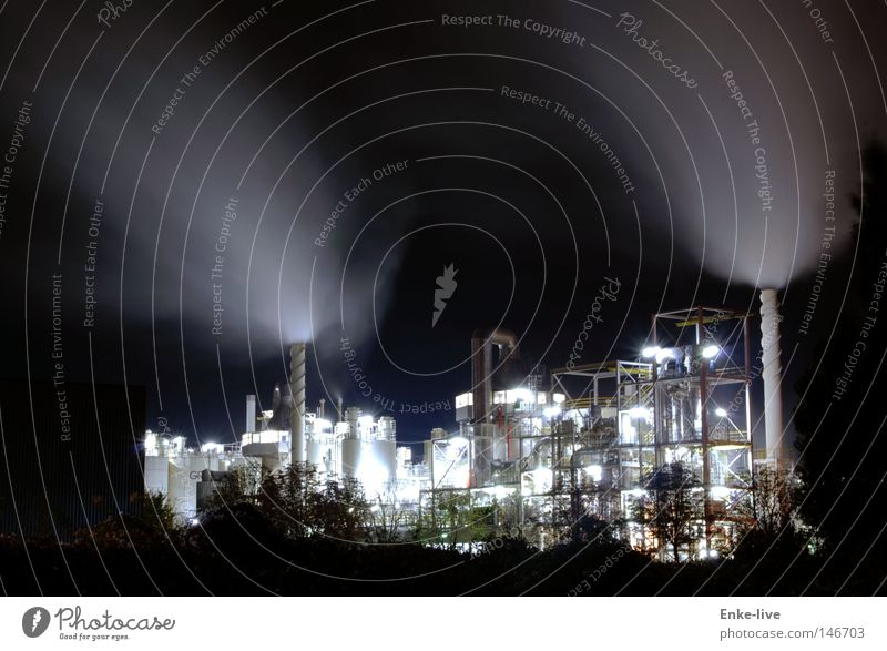 Arbeiten in der Nacht Wolken Licht dunkel Spektakel Beleuchtung Leitung Langzeitbelichtung Industrie Wasserdampf Schornstein Turm Arbeit & Erwerbstätigkeit