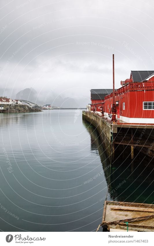 Lofoten Ferien & Urlaub & Reisen Tourismus Ferne Meer Urelemente Klima schlechtes Wetter Regen Dorf Fischerdorf Kleinstadt Menschenleer Haus Hafen Gebäude