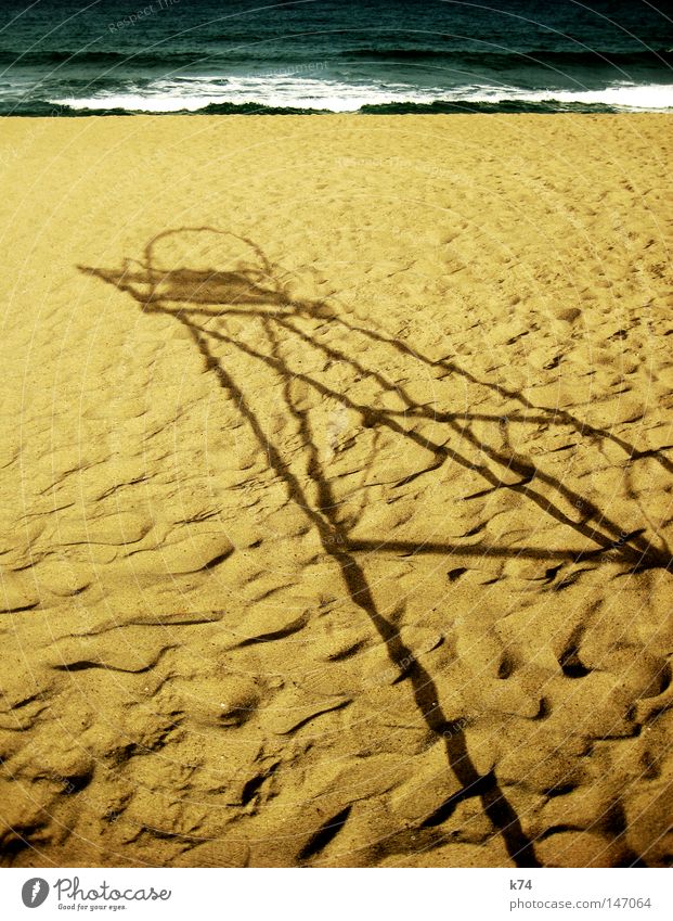 untitled Hochsitz Rettungsschwimmer Strandposten retten Kontrolle überwachen Aussicht Meer See Wasser Spuren Brandung Meerwasser Schatten Licht Sanitäter Küste