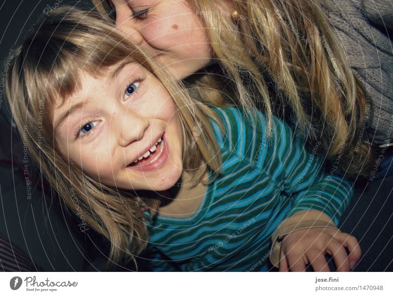 Lauschangriff Lifestyle Freude Glück Kinderspiel Geburtstag Kindererziehung Schule Schulkind Berufsausbildung Praktikum feminin Mädchen Geschwister Schwester