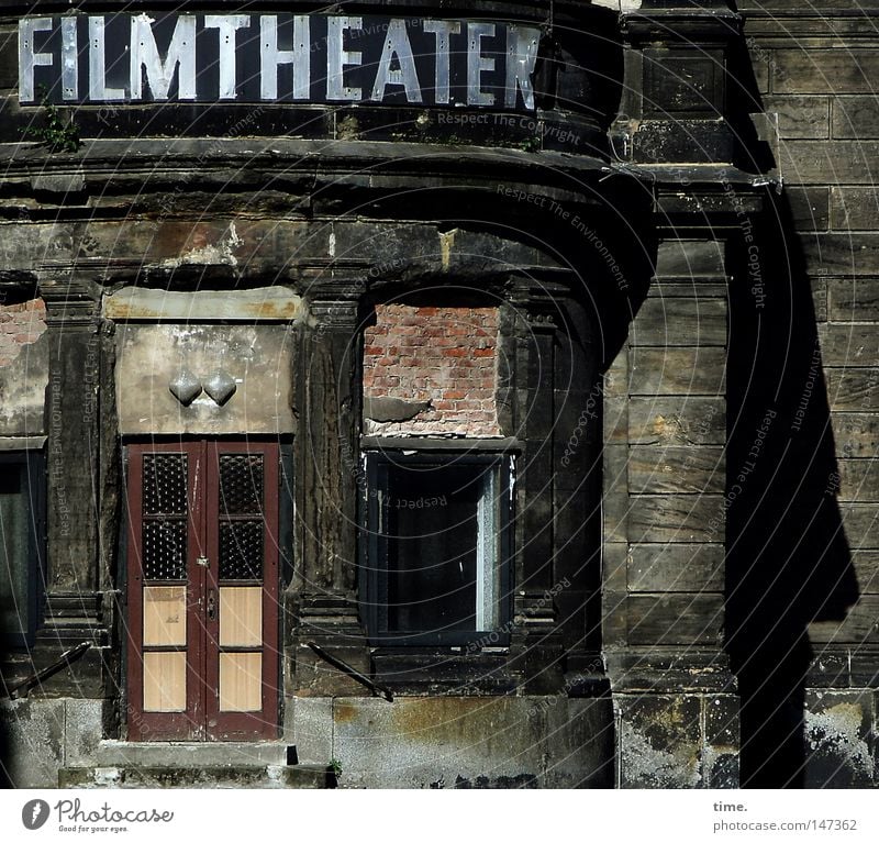 The Cheaper They Are The Better They Are Freizeit & Hobby Theaterschauspiel Kultur Show Kino Ruine Mauer Wand Fenster Tür Wahrzeichen Denkmal Stein alt glänzend