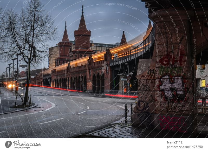 Ruhetag Außenaufnahme Abend Dämmerung Tag Kontrast Lichterscheinung Langzeitbelichtung Menschenleer Architektur Berlin Friedrichshain Oberbaumbrücke Hauptstadt