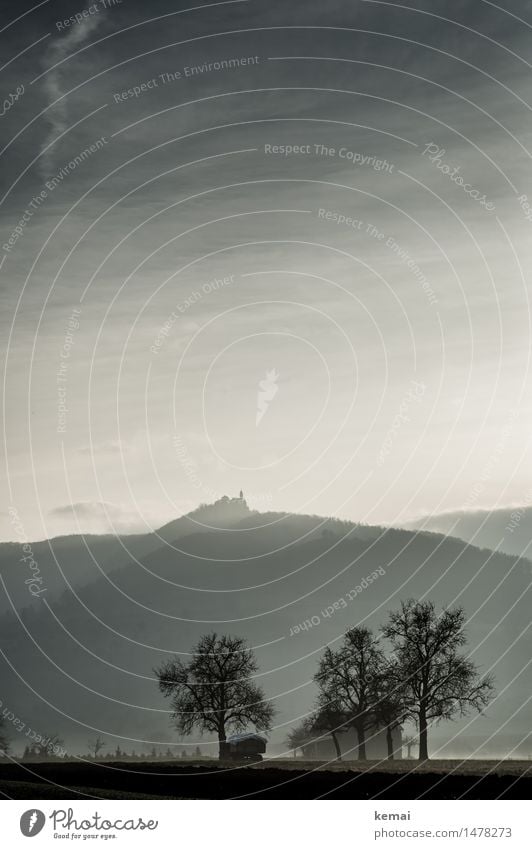 Far over the misty mountains cold Umwelt Natur Landschaft Himmel Wolken Winter schlechtes Wetter Nebel Eis Frost Baum Feld Hügel Berge u. Gebirge Hütte