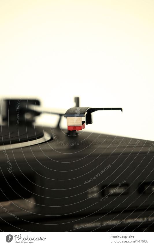 vinyl Lautstärke Resonanz HiFi Musik Plattenspieler retro Schallplatte old-school Siebziger Jahre Spielen Ton Diskjockey Stil liegen Frequenz passieren hören