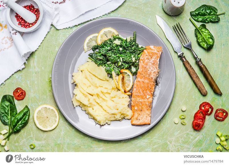 Lachs mit Spinat und Kartoffelpüree Lebensmittel Fisch Gemüse Salat Salatbeilage Kräuter & Gewürze Ernährung Mittagessen Abendessen Festessen Bioprodukte