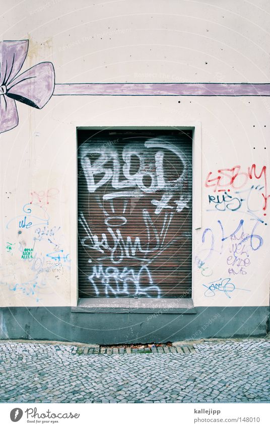 nanunana Wunsch Traumhaus Fenster Eingang Schleife Wand Geschenkband Rollladen Ladengeschäft Bürgersteig Straße Jalousie geschenkeladen Schnur kallejipp