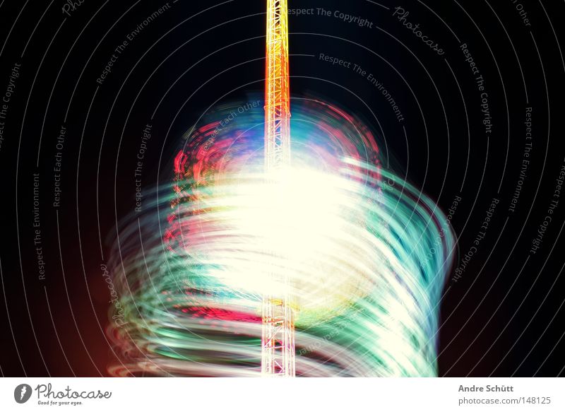 Vertigo II Karussell Fahrgeschäfte weiß schwarz Geschwindigkeit Langzeitbelichtung Jahrmarkt Bremen Schausteller Angst Panik Freude Carrousel mehrfarbig