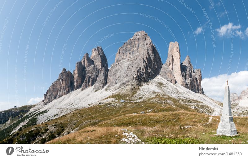 Drei Zinnen Umwelt Natur Landschaft Pflanze Erde Himmel Wolken Sommer Schönes Wetter Gras Felsen Alpen Berge u. Gebirge Dolomiten Gipfel Denkmal Kriegerdenkmal