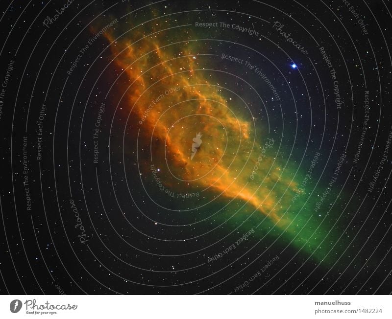 California Nebula (Hubble-Colors) Nachthimmel Stern blau gelb grün schwarz Astronomie Wissenschaften Astrofotografie Weltall Teleskop Sternenhimmel Nebel