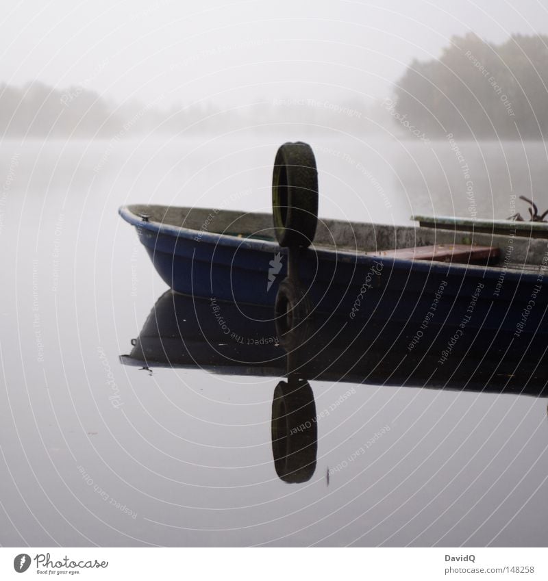 ...to the nebelsee Wasser Gewässer See Teich Binnensee Nebel Dunst trüb unklar Morgennebel grau schlechtes Wetter dunkel Wassertropfen Tau Raureif Frost kalt