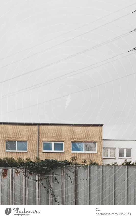 gewerbegebiet Industrie Himmel schlechtes Wetter Haus Gebäude Architektur Mauer Wand Fenster trist braun grau Farbfoto Außenaufnahme Menschenleer