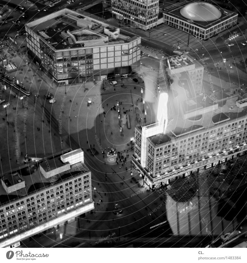 selbstportrait Freizeit & Hobby Fotografieren Städtereise Mensch maskulin Mann Erwachsene 1 Berlin Stadt Hauptstadt Haus Hochhaus Platz Gebäude Architektur