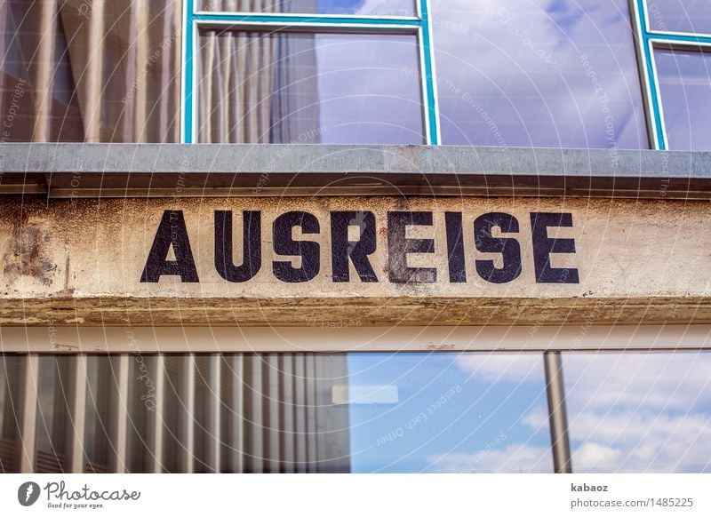 Abschied Glas Metall Schriftzeichen Schilder & Markierungen Hinweisschild Warnschild blau braun gelb schwarz Gefühle Wahrheit Neugier Hoffnung Flugangst