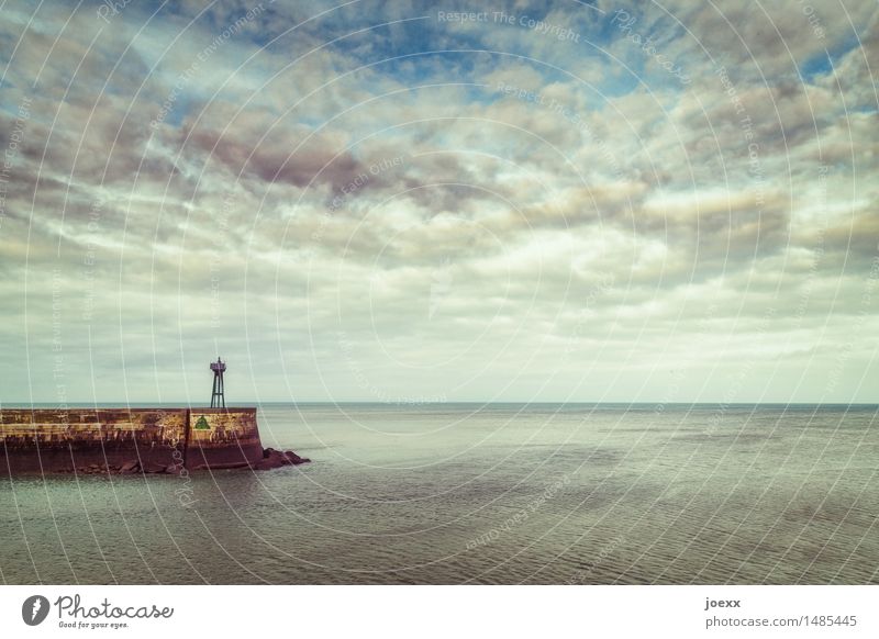 Alt aber stabil Himmel Wolken Schönes Wetter Küste Leuchtturm Schifffahrt Hafen alt frei Unendlichkeit blau braun schwarz Sicherheit ruhig Heimweh Fernweh Ziel