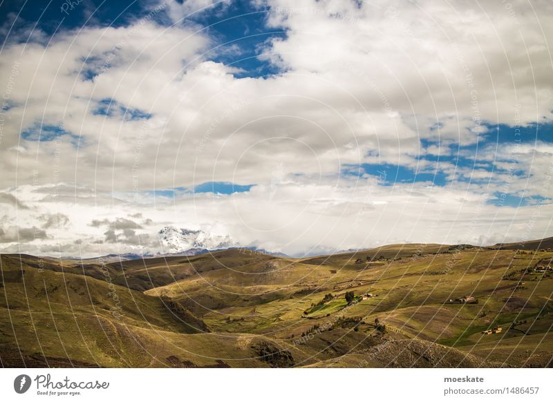 Anden Peru Himmel Wolken Schönes Wetter Hügel Berge u. Gebirge Gipfel Schneebedeckte Gipfel blau grün Farbfoto Gedeckte Farben Außenaufnahme Menschenleer