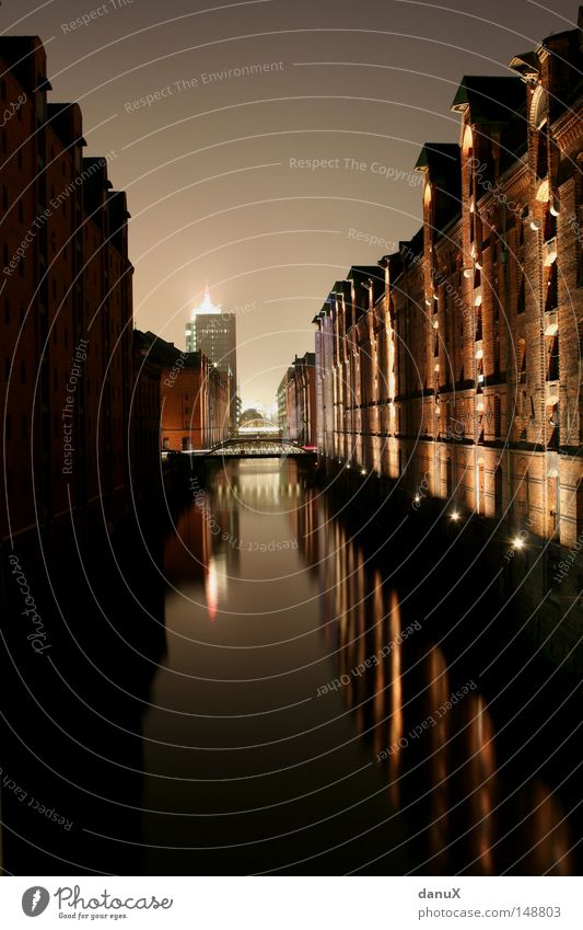 Speicherstadt Alte Speicherstadt Nacht Licht Europa Straßenbeleuchtung Fassade Stein Haus ruhig Gelassenheit Romantik Schifffahrt Handel Außenaufnahme