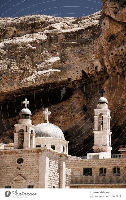 Kloster Saint Thekla Maalula Syrien Kruzifix Kirche Kapelle Turm Glockenturm Christentum Gotteshäuser Asien Wüste Heilige Glaube Religion