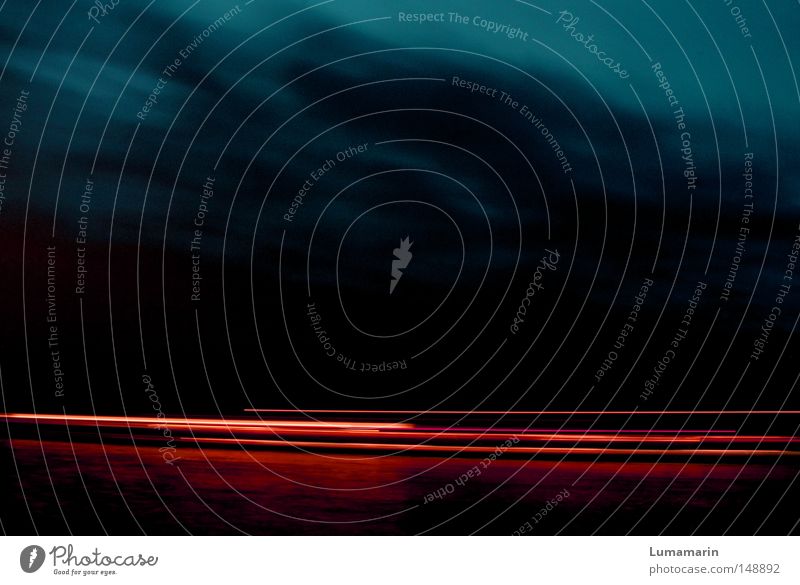 Nocturne Abend Nacht Himmel Wolken Sturm Leidenschaft Reflexion & Spiegelung Oberfläche Licht Linie Streifen Beleuchtung fahren Durchgang Bewegung