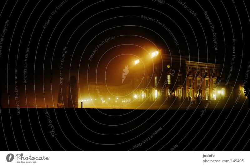 schloss Burg oder Schloss Park Beleuchtung Veranstaltungsbeleuchtung Licht Scheinwerfer Nebel Dunst Baum Laterne Haus Gebäude Neues Palais Potsdam