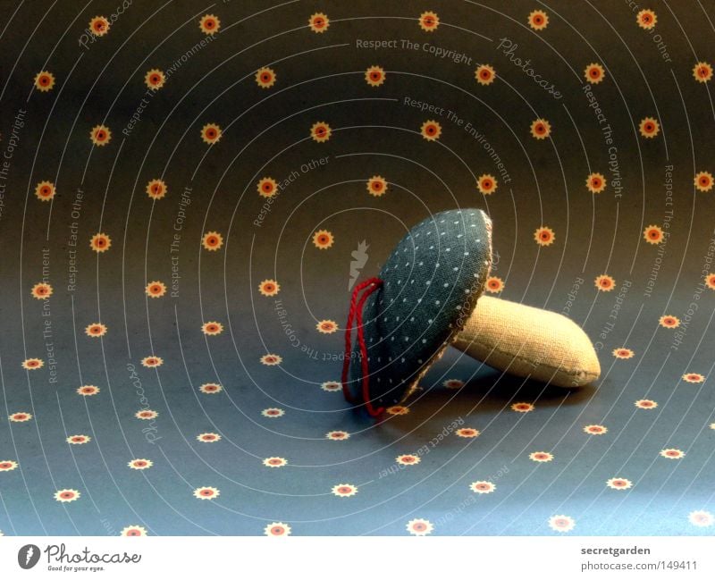 noch ein pilz bitte! Kunst Muster Weihnachten & Advent grell Kitsch obskur Märchen assoziativ Stoff Handwerk schön süß niedlich Natur klein Flohmarkt Billig