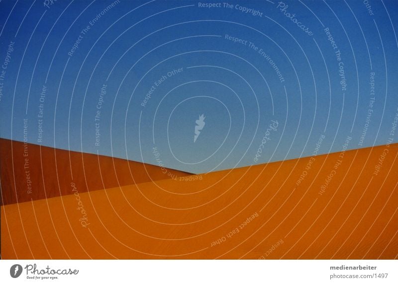 Wüste Marokko gelb Dühne Sand blau Himmel Sahara