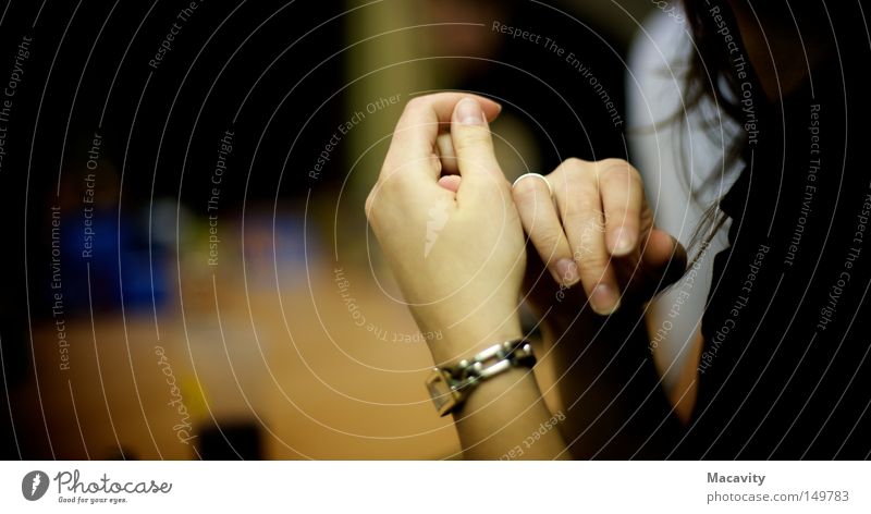 händeringend Farbfoto Kunstlicht Schatten Kontrast Silhouette Schwache Tiefenschärfe Reichtum elegant schön Haare & Frisuren Maniküre Uhr Karriere Erfolg