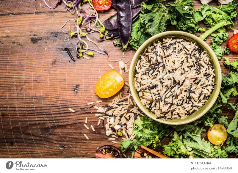 Wildreis mit Kohl und Gemüse Zutaten für gesundes Kochen Lebensmittel Salat Salatbeilage Getreide Ernährung Mittagessen Abendessen Büffet Brunch Festessen