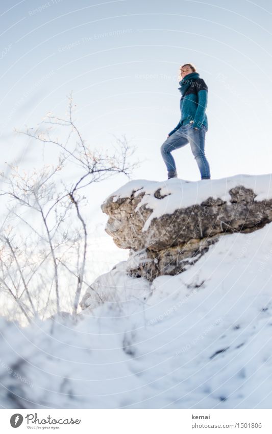 Am Höhepunkt (I) Lifestyle Stil Abenteuer Ferne Freiheit Mensch feminin Frau Erwachsene Leben 1 30-45 Jahre Umwelt Natur Landschaft Wolkenloser Himmel Winter