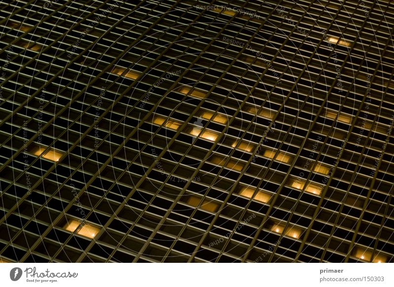 Stadtnacht Fenster Dämmerung Nacht Licht Wärme Deutschland Hochhaus Hotel Strukturen & Formen tief Tiefenschärfe Leben Nachtleben Einsamkeit Traurigkeit