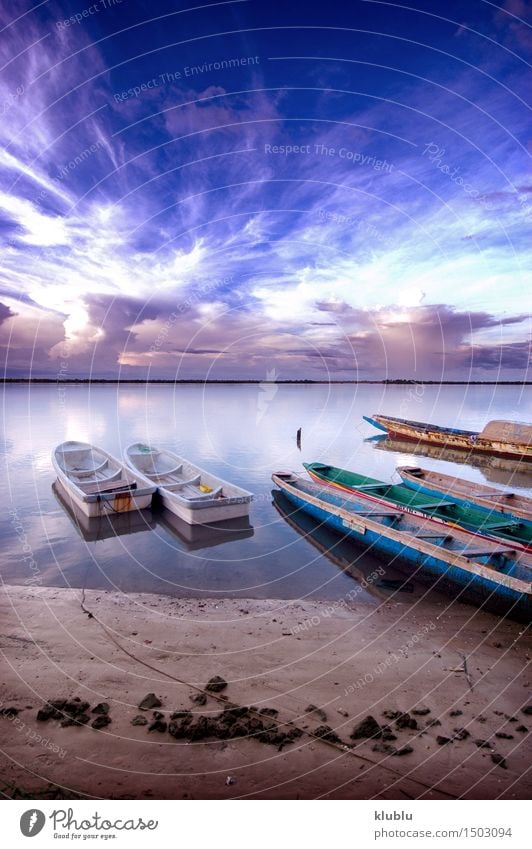 Bild von senegalesischen Booten gefangen genommen in Senegal Meer Sand Himmel See Fluss Ruderboot Wasserfahrzeug Segel Gefühle tropisch Reihe Rettungsboot Kanu