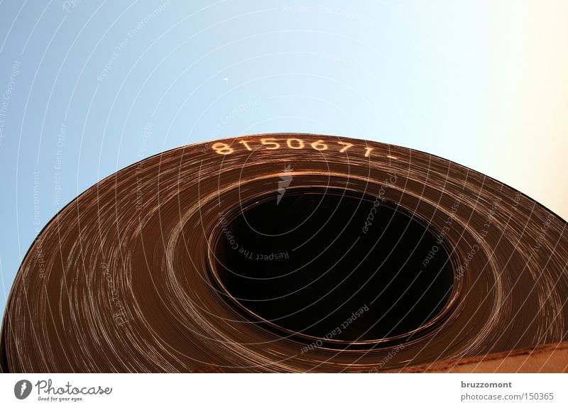 8150671 Stahl Eisen Metall Rolle Schnecke Spirale rund Kreis schwer Rost Industrie aufgerollt Bandstahl Walzstahl