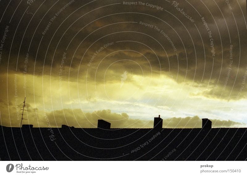 Feierabend Himmel Wolken dunkel Sturm Gewitter Sonne gefährlich Dach bedrohlich Angst Respekt Unwetter schön Natur Panik