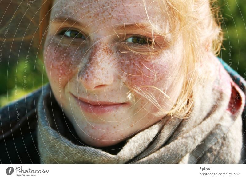 drei Frau Porträt Sommersprossen Fröhlichkeit lachen grinsen Zufriedenheit Woman esicht face beaty schön freckles Glück natürlich