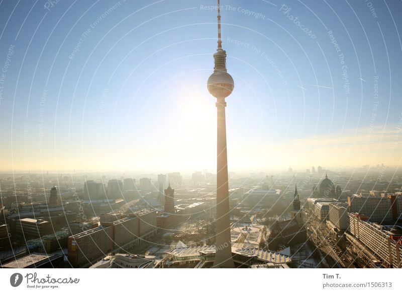 Berlin Stadt Hauptstadt Stadtzentrum Skyline Haus Hochhaus Sehenswürdigkeit Fernsehturm Kitsch Tourismus Alexanderplatz Farbfoto Außenaufnahme Menschenleer Tag