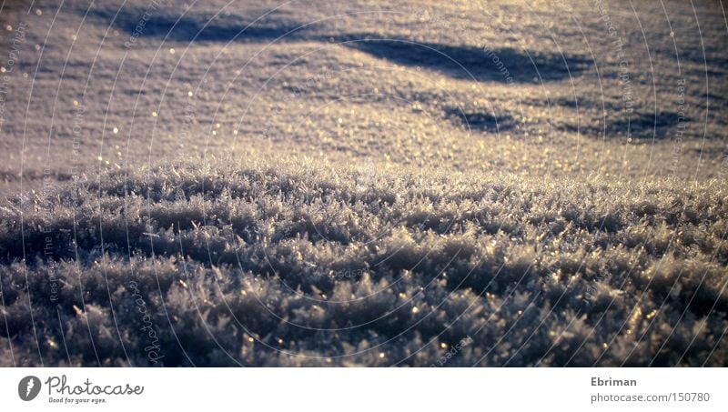 Eisig Winter Schnee See gefroren Eiskristall kalt weiß glänzend Spuren Frost