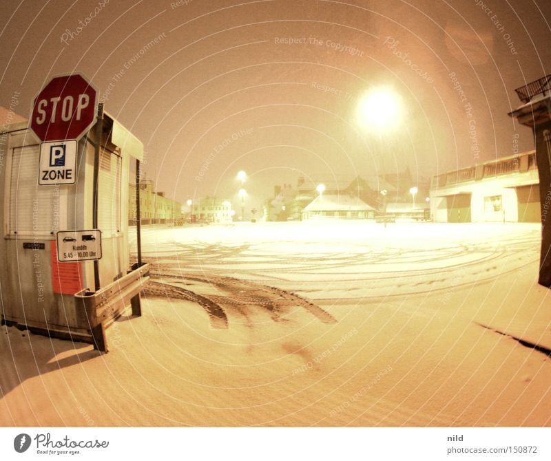 GroßeingangHauptmarkthalle Einfahrt stoppen Parkplatz Schnee Handel Markt Ware Lastwagen Güterverkehr & Logistik Lebensmittel Großmarkthalle Sendling