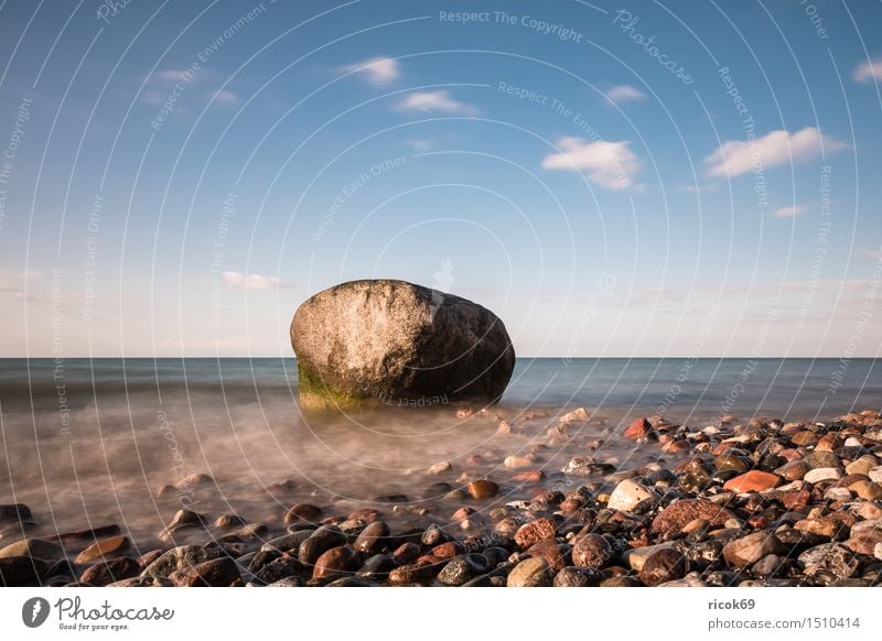 Findling an der Küste der Ostsee Erholung Ferien & Urlaub & Reisen Strand Meer Natur Landschaft Wasser Wolken Felsen Stein Romantik Idylle Tourismus Nienhagen