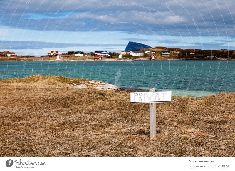 Das letzte Hemd hat keine Taschen.... Landschaft Wasser Himmel Wolken Wiese Küste Fjord Meer Dorf Fischerdorf Haus Architektur Zeichen Schriftzeichen