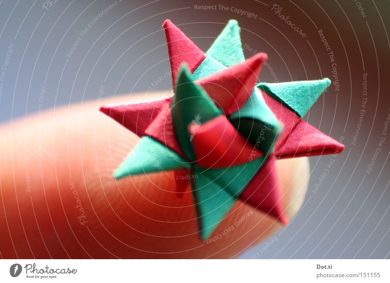 Microorigami Haut Freizeit & Hobby Basteln Handarbeit Dekoration & Verzierung Finger Papier Kitsch Krimskrams außergewöhnlich eckig schön klein Spitze grün rot