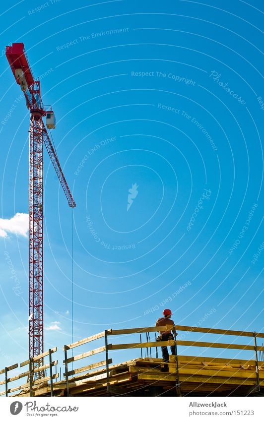 David und Goliath Kran Baustelle Bauarbeiter Arbeit & Erwerbstätigkeit Handwerker Himmel Schönes Wetter Pause Mittagspause Baugerüst Gerüst Blick Mann