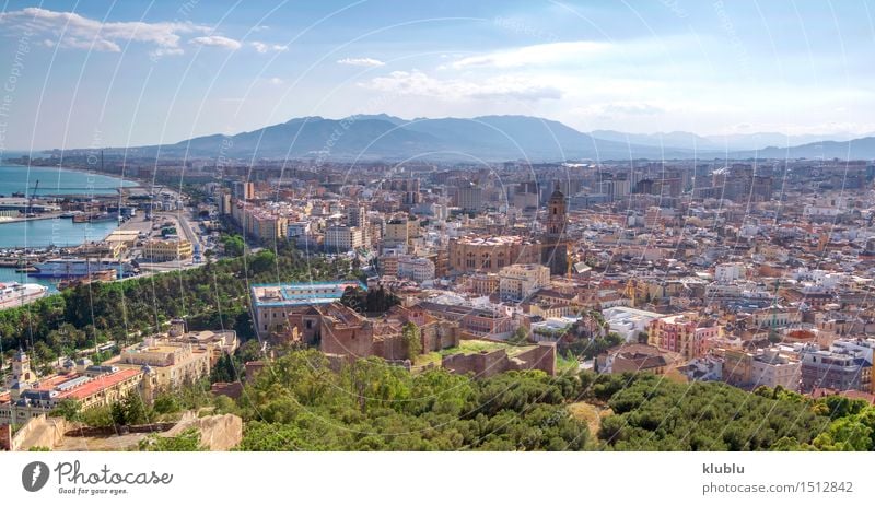 Blick vom Gibralfaro Schloss in Malaga Tourismus Sightseeing Strand Meer Kunst Kleinstadt Stadt Hafenstadt Skyline Burg oder Schloss Gebäude Architektur Denkmal